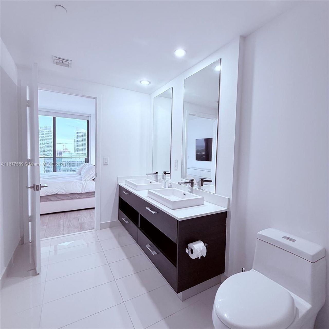 55 SW 9th St, Unit 4003, Miami, FL 33130 Photo