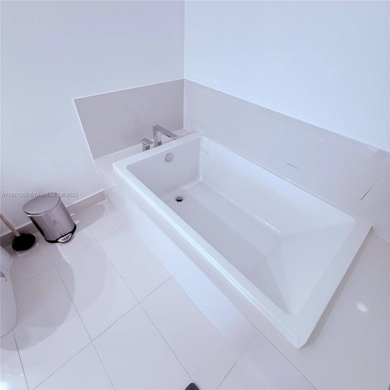 55 SW 9th St, Unit 4003, Miami, FL 33130 Photo