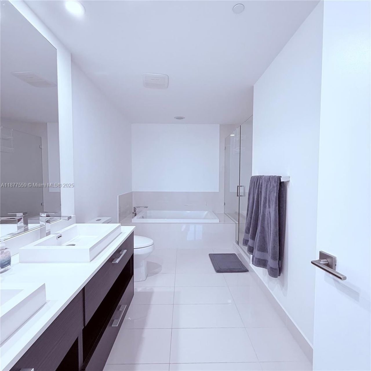 55 SW 9th St, Unit 4003, Miami, FL 33130 Photo