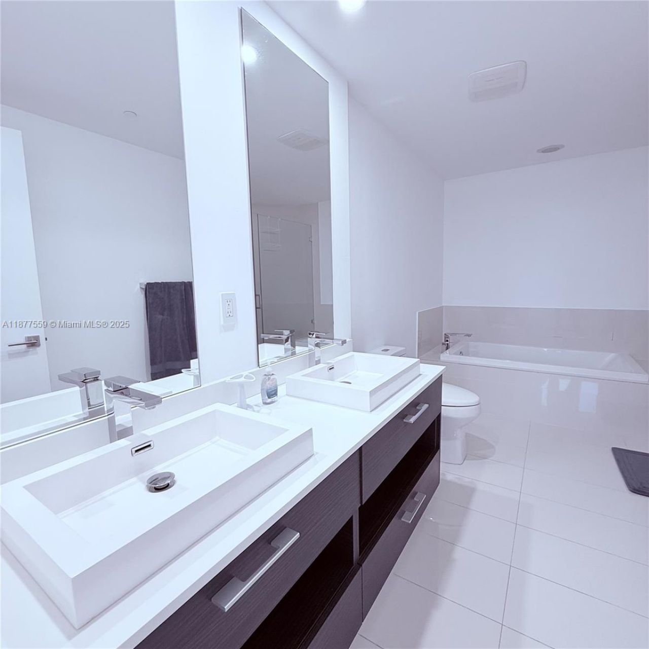 55 SW 9th St, Unit 4003, Miami, FL 33130 Photo