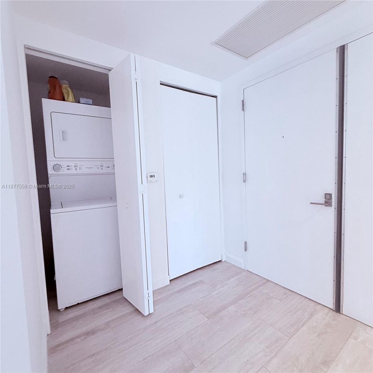 55 SW 9th St, Unit 4003, Miami, FL 33130 Photo