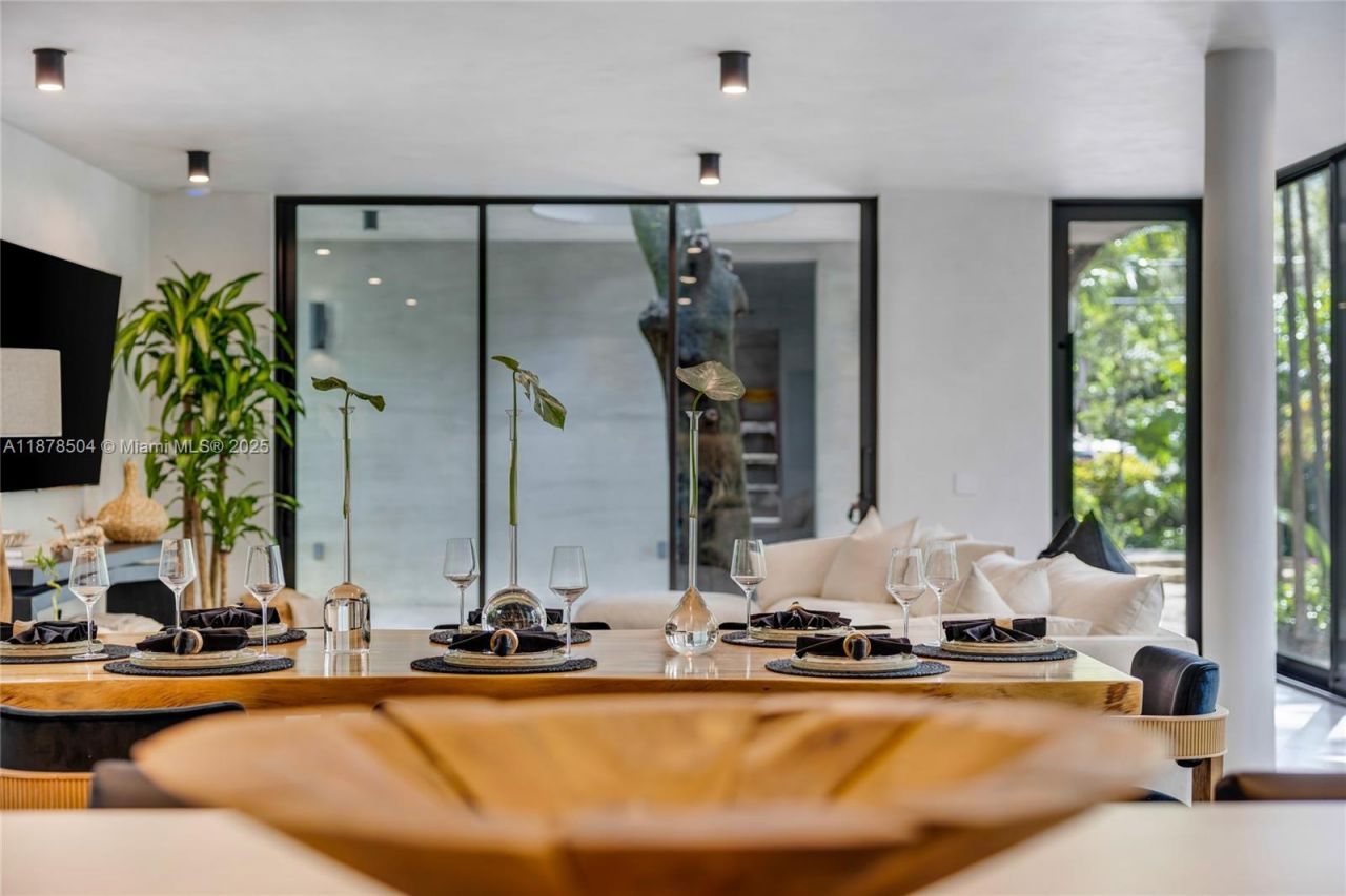 1000 NW 9th Ct, Miami, FL 33136 Photo