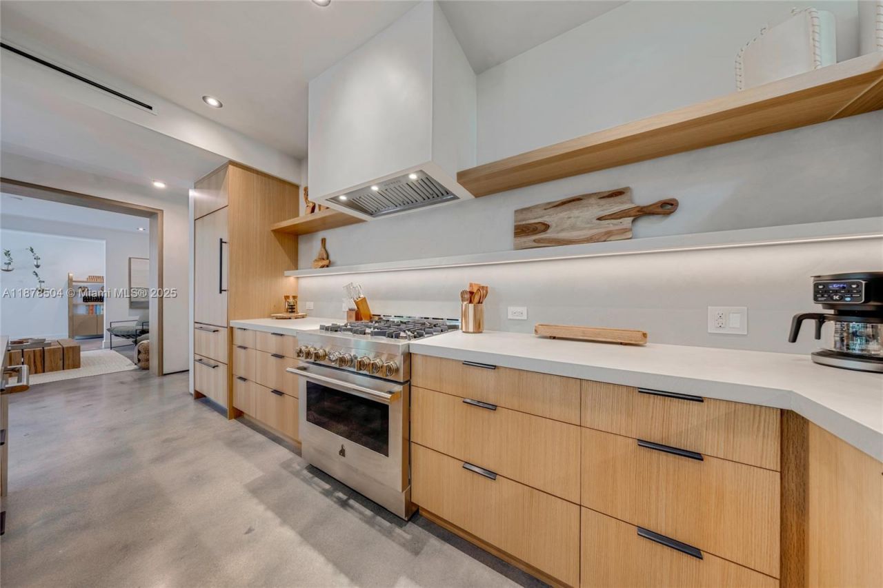 1000 NW 9th Ct, Miami, FL 33136 Photo