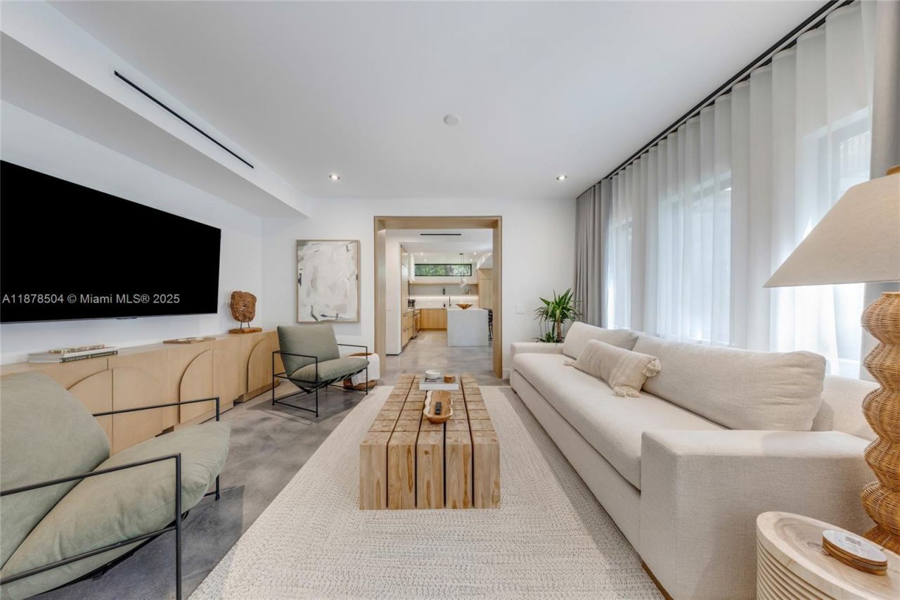 1000 NW 9th Ct, Miami, FL 33136 Photo