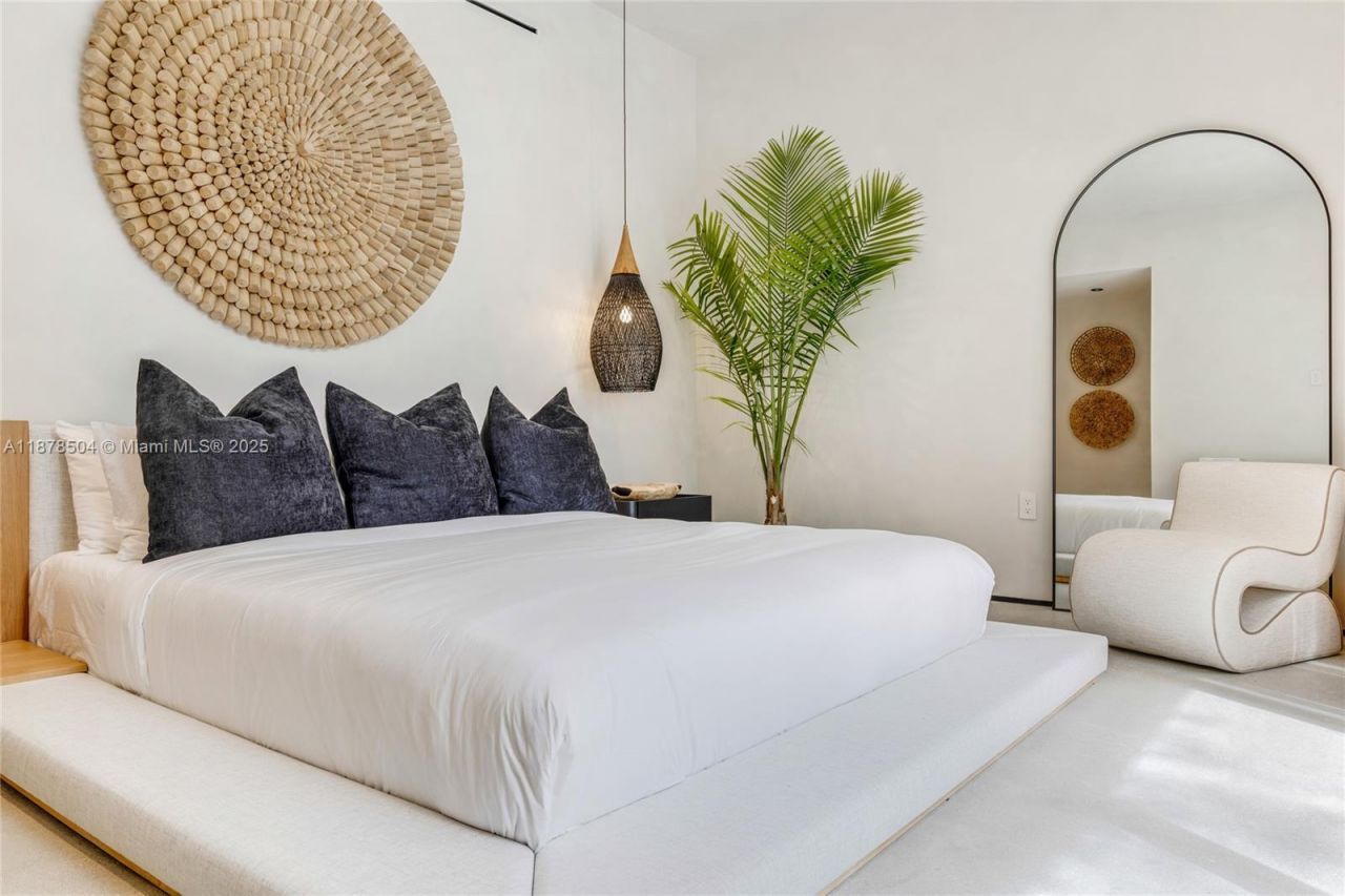 1000 NW 9th Ct, Miami, FL 33136 Photo