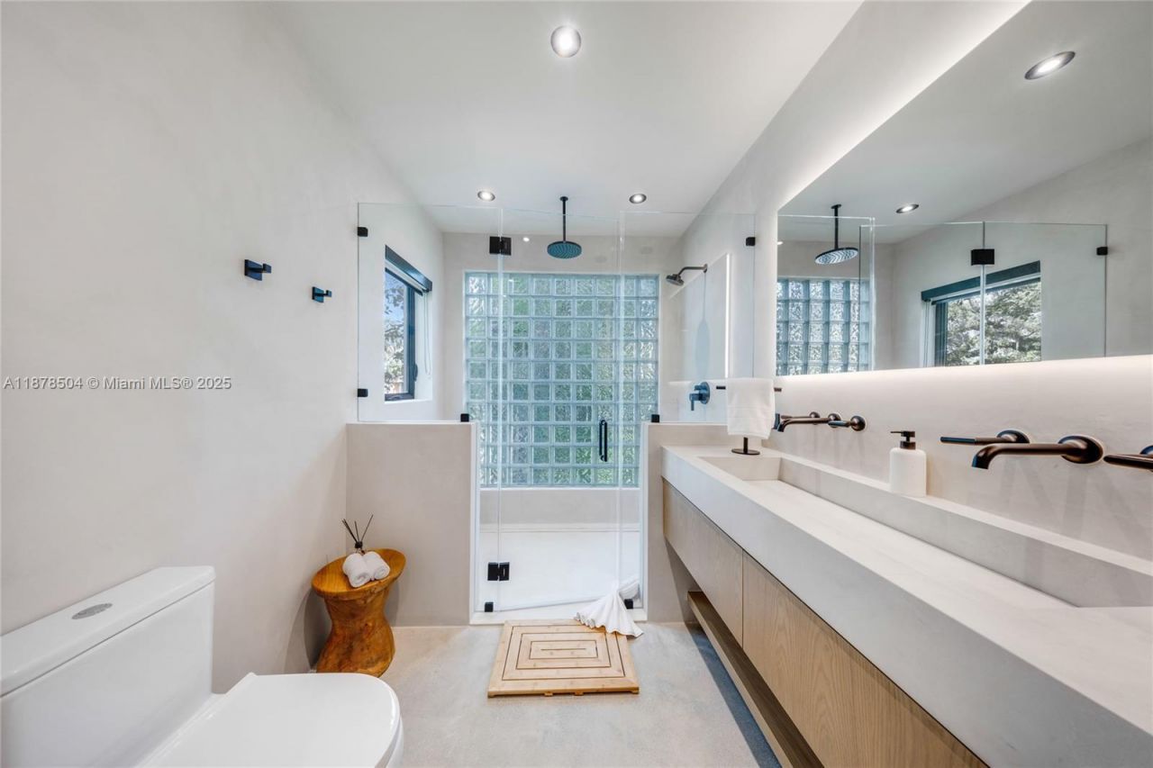 1000 NW 9th Ct, Miami, FL 33136 Photo