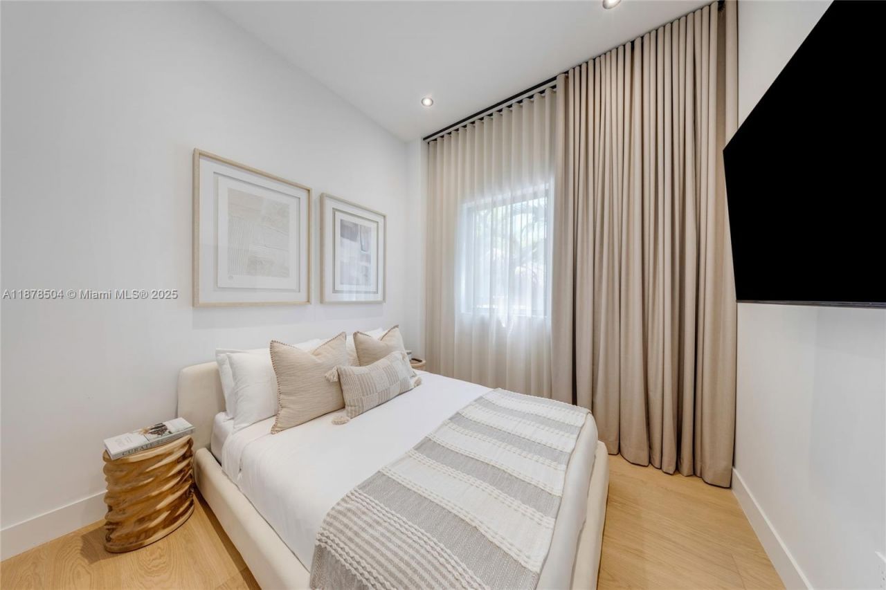 1000 NW 9th Ct, Miami, FL 33136 Photo