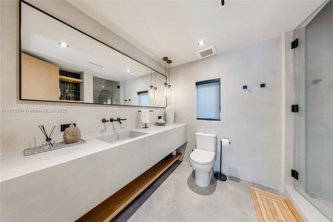 1000 NW 9th Ct, Miami, FL 33136 Photo