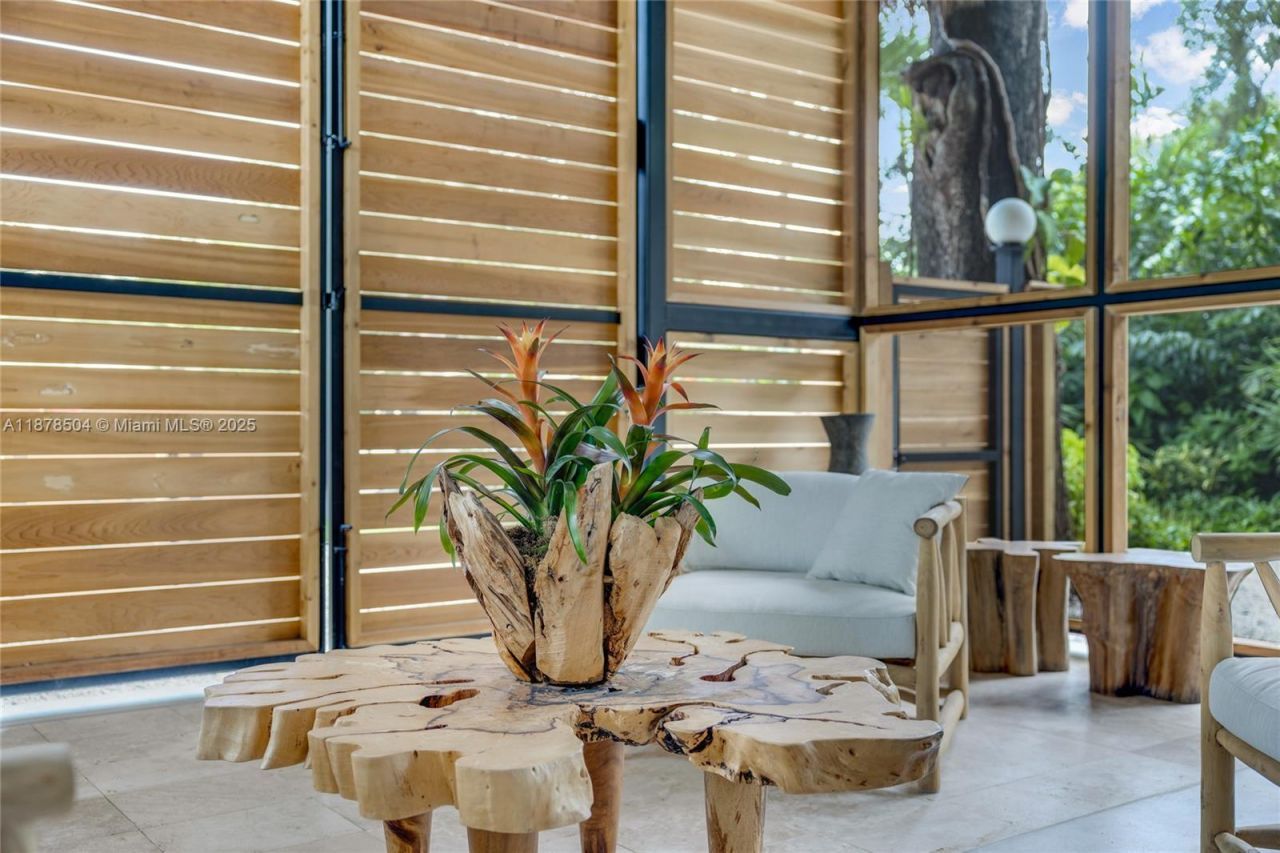 1000 NW 9th Ct, Miami, FL 33136 Photo