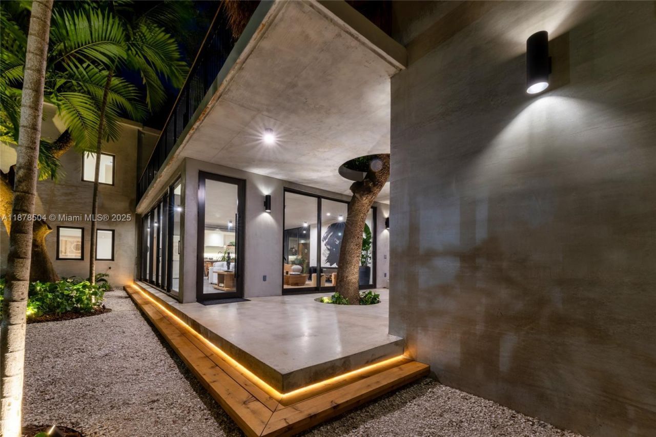 1000 NW 9th Ct, Miami, FL 33136 Photo