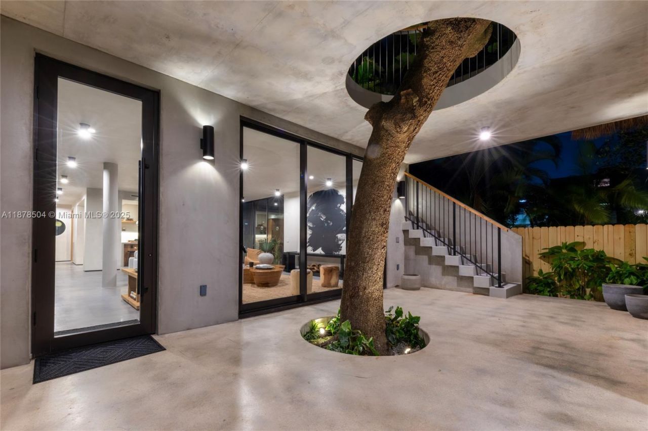 1000 NW 9th Ct, Miami, FL 33136 Photo