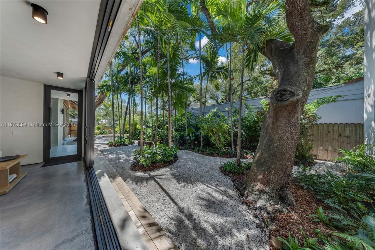 1000 NW 9th Ct, Miami, FL 33136 Photo