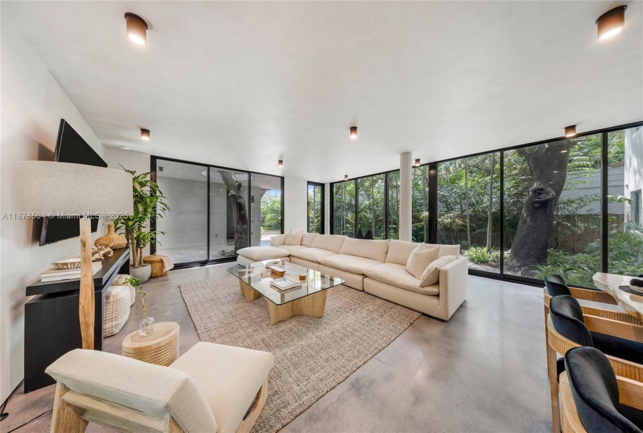 1000 NW 9th Ct, Miami, FL 33136 Photo