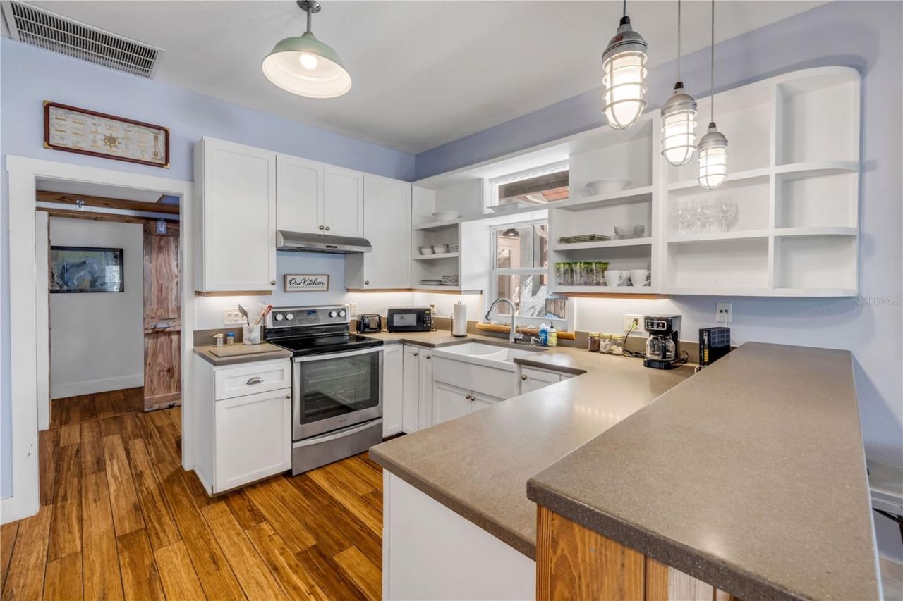 418 Columbus Avenue, New Smyrna Beach, FL 32169 Photo