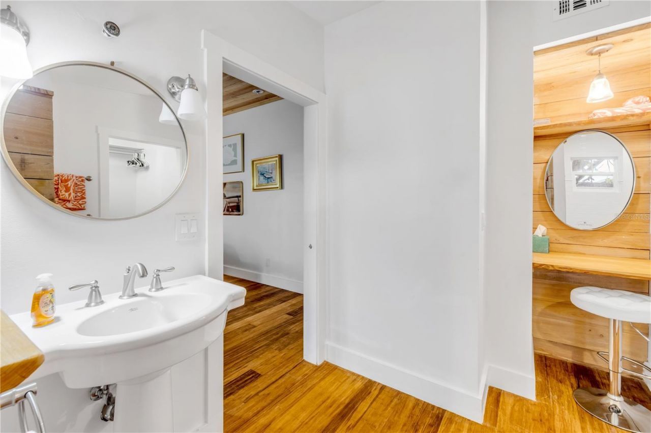 418 Columbus Avenue, New Smyrna Beach, FL 32169 Photo