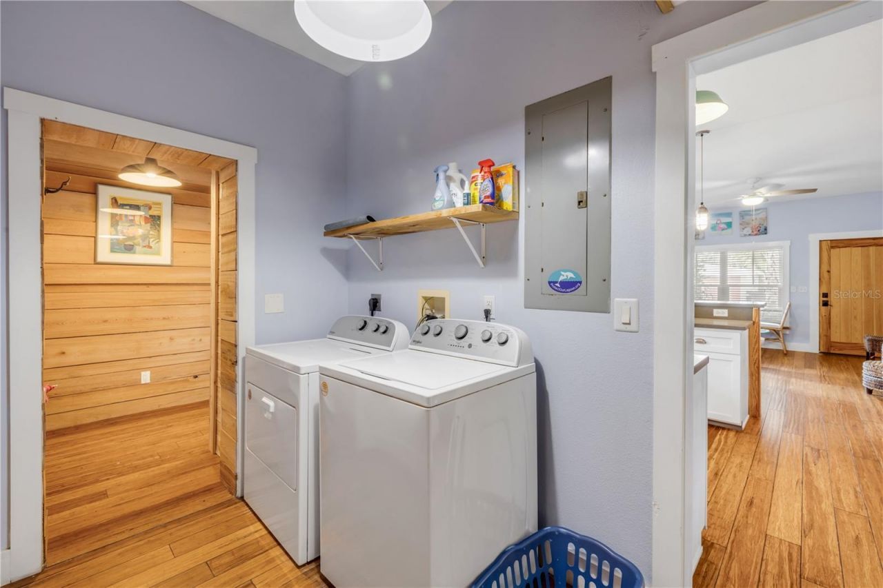 418 Columbus Avenue, New Smyrna Beach, FL 32169 Photo