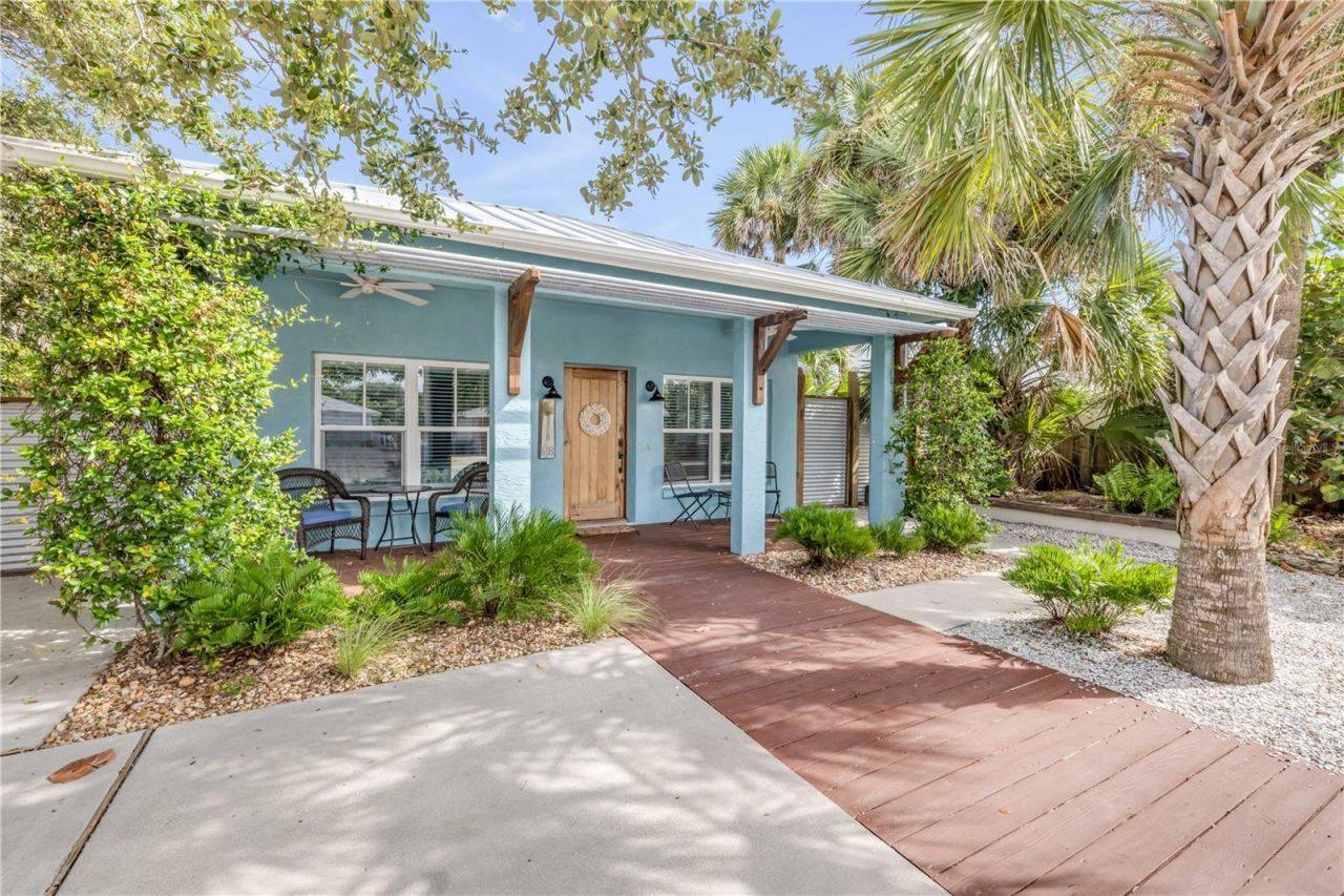418 Columbus Avenue, New Smyrna Beach, FL 32169 Photo