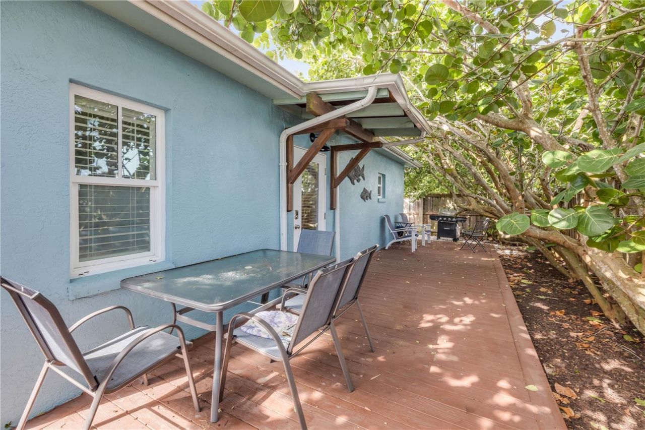 418 Columbus Avenue, New Smyrna Beach, FL 32169 Photo