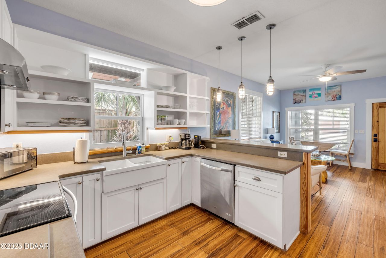 418 Columbus Avenue, New Smyrna Beach, FL 32169 Photo