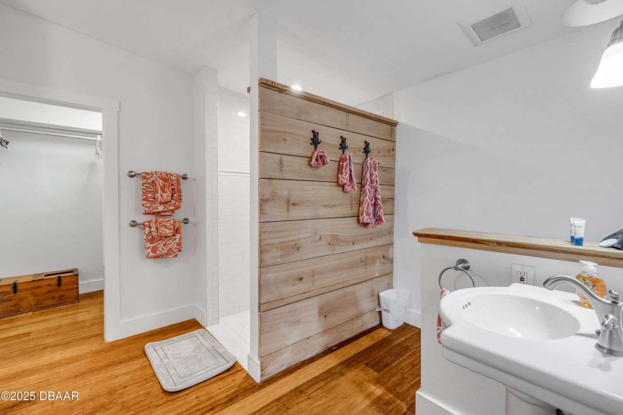 418 Columbus Avenue, New Smyrna Beach, FL 32169 Photo