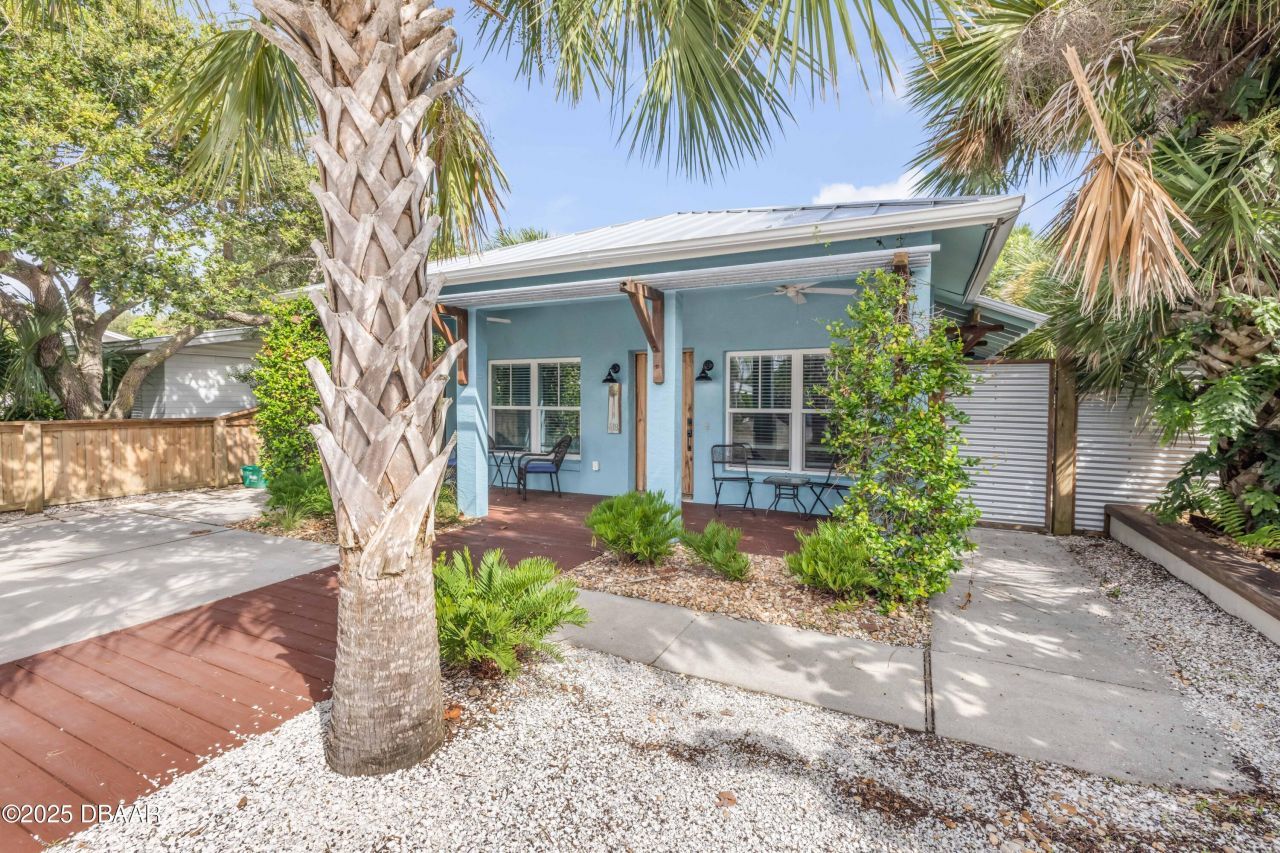 418 Columbus Avenue, New Smyrna Beach, FL 32169 Photo