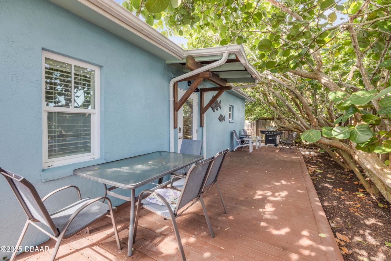 418 Columbus Avenue, New Smyrna Beach, FL 32169 Photo