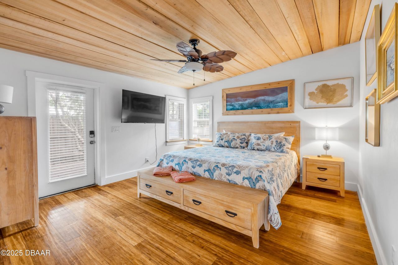 418 Columbus Avenue, New Smyrna Beach, FL 32169 Photo