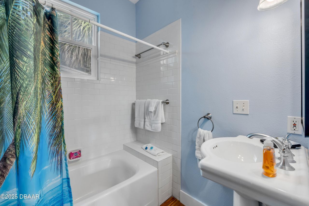 418 Columbus Avenue, New Smyrna Beach, FL 32169 Photo