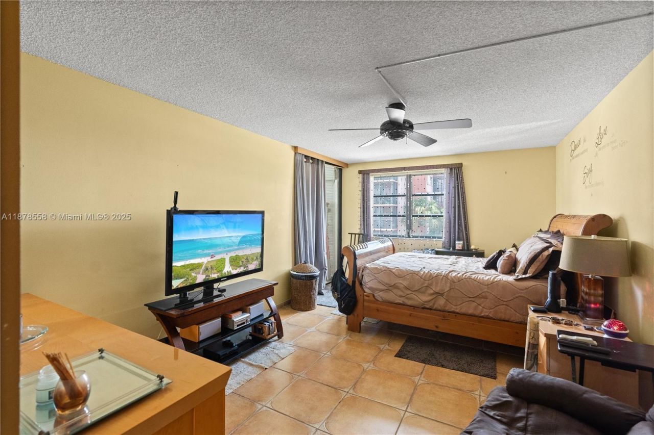 20840 San Simeon Way, Unit 307, Miami, FL 33179 Photo