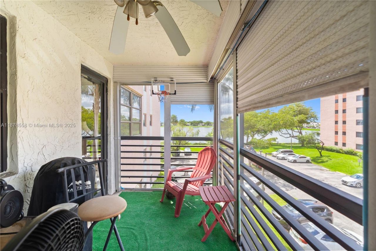 20840 San Simeon Way, Unit 307, Miami, FL 33179 Photo