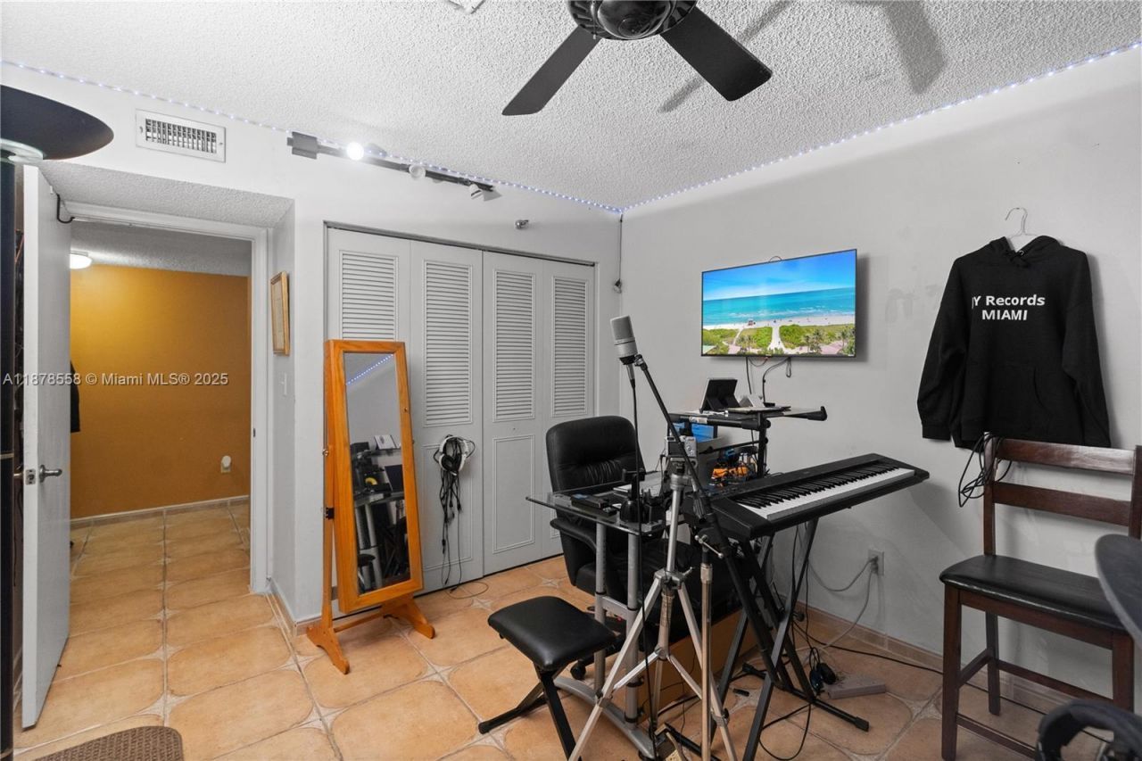 20840 San Simeon Way, Unit 307, Miami, FL 33179 Photo