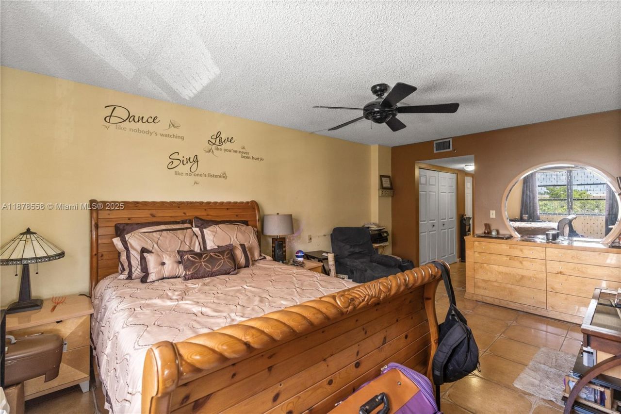 20840 San Simeon Way, Unit 307, Miami, FL 33179 Photo