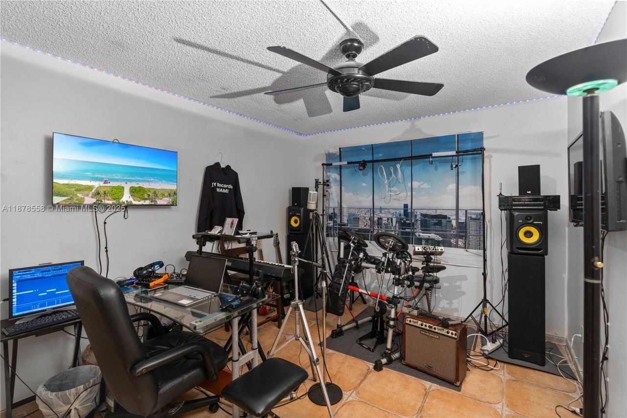 20840 San Simeon Way, Unit 307, Miami, FL 33179 Photo