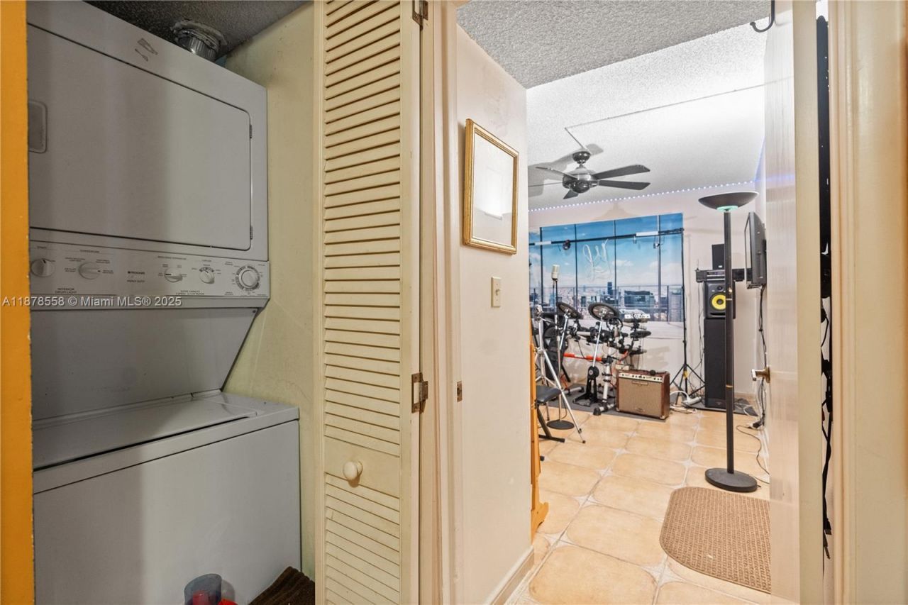 20840 San Simeon Way, Unit 307, Miami, FL 33179 Photo