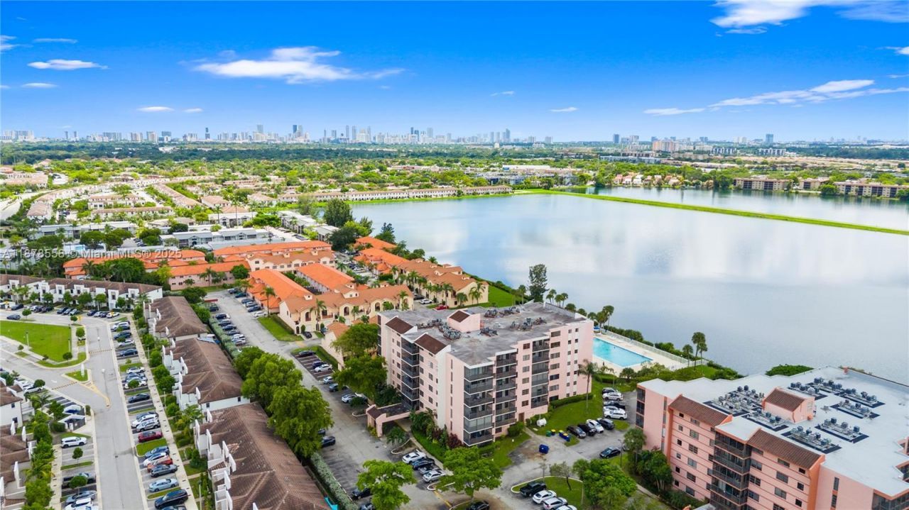 20840 San Simeon Way, Unit 307, Miami, FL 33179 Photo