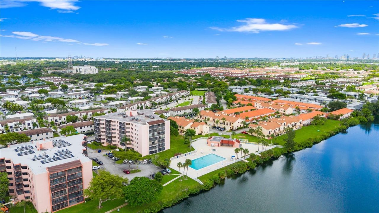 20840 San Simeon Way, Unit 307, Miami, FL 33179 Photo