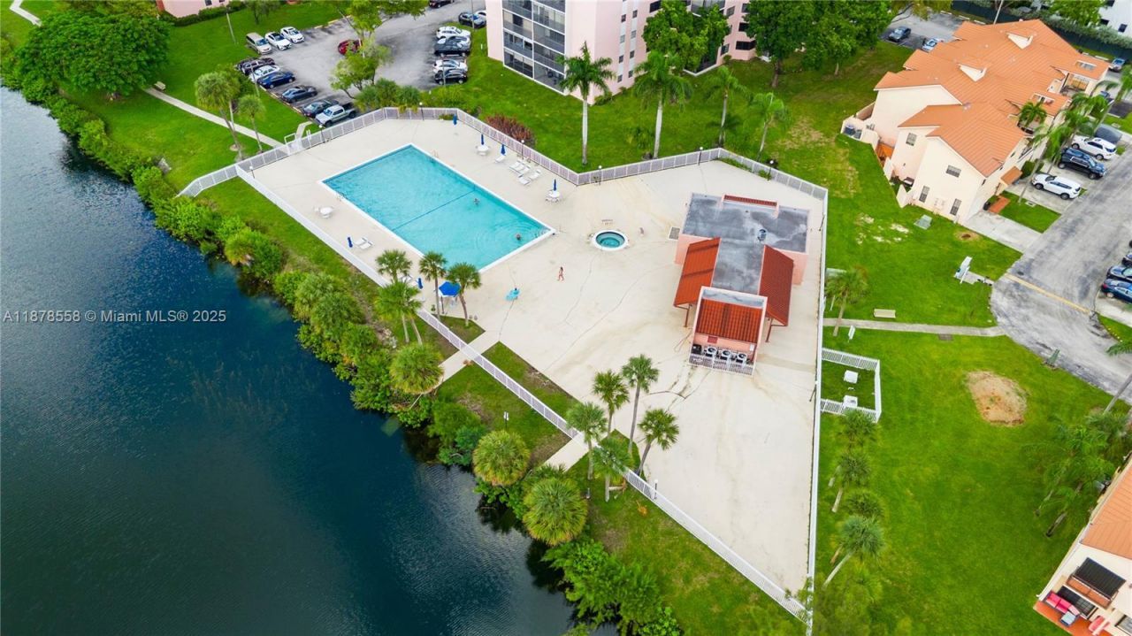 20840 San Simeon Way, Unit 307, Miami, FL 33179 Photo