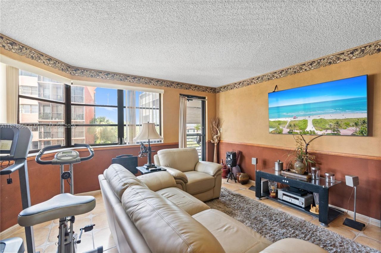 20840 San Simeon Way, Unit 307, Miami, FL 33179 Photo