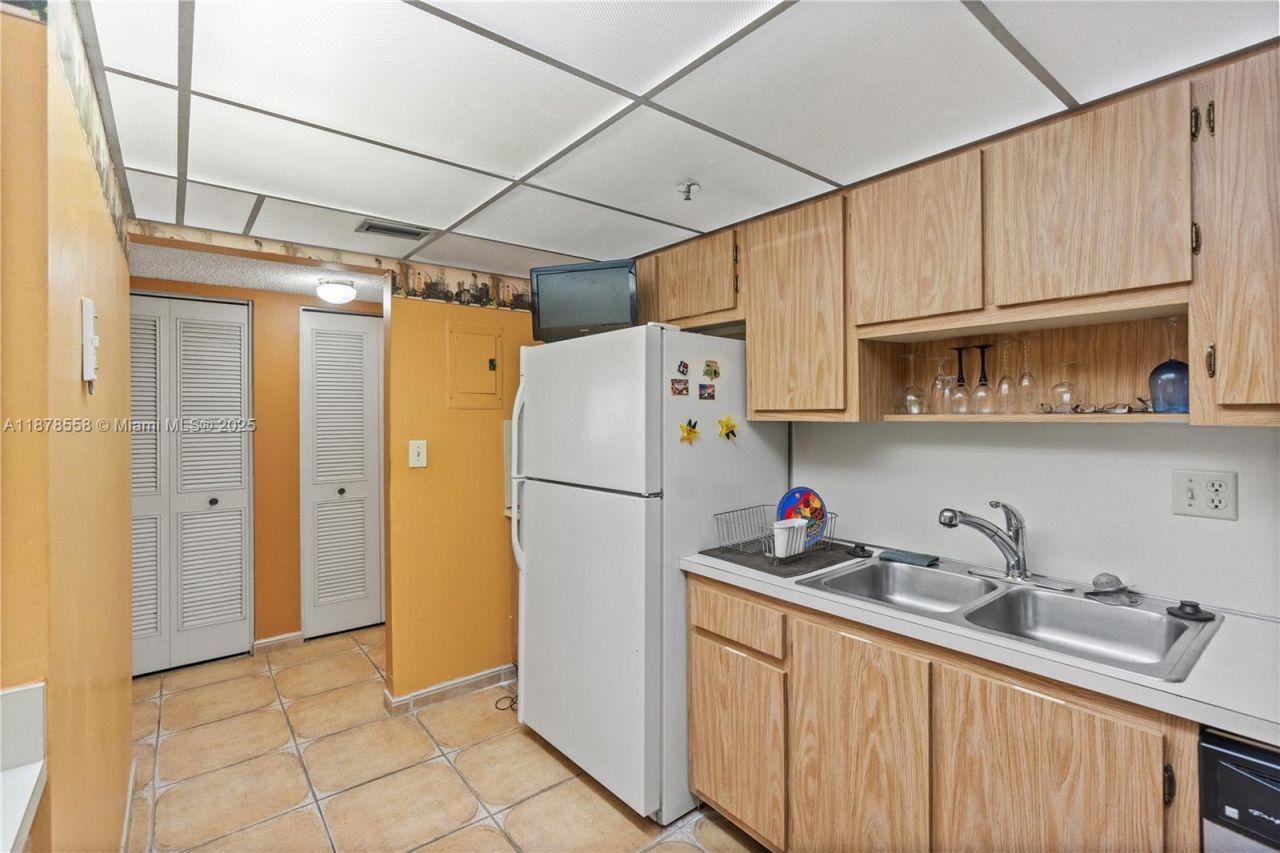 20840 San Simeon Way, Unit 307, Miami, FL 33179 Photo
