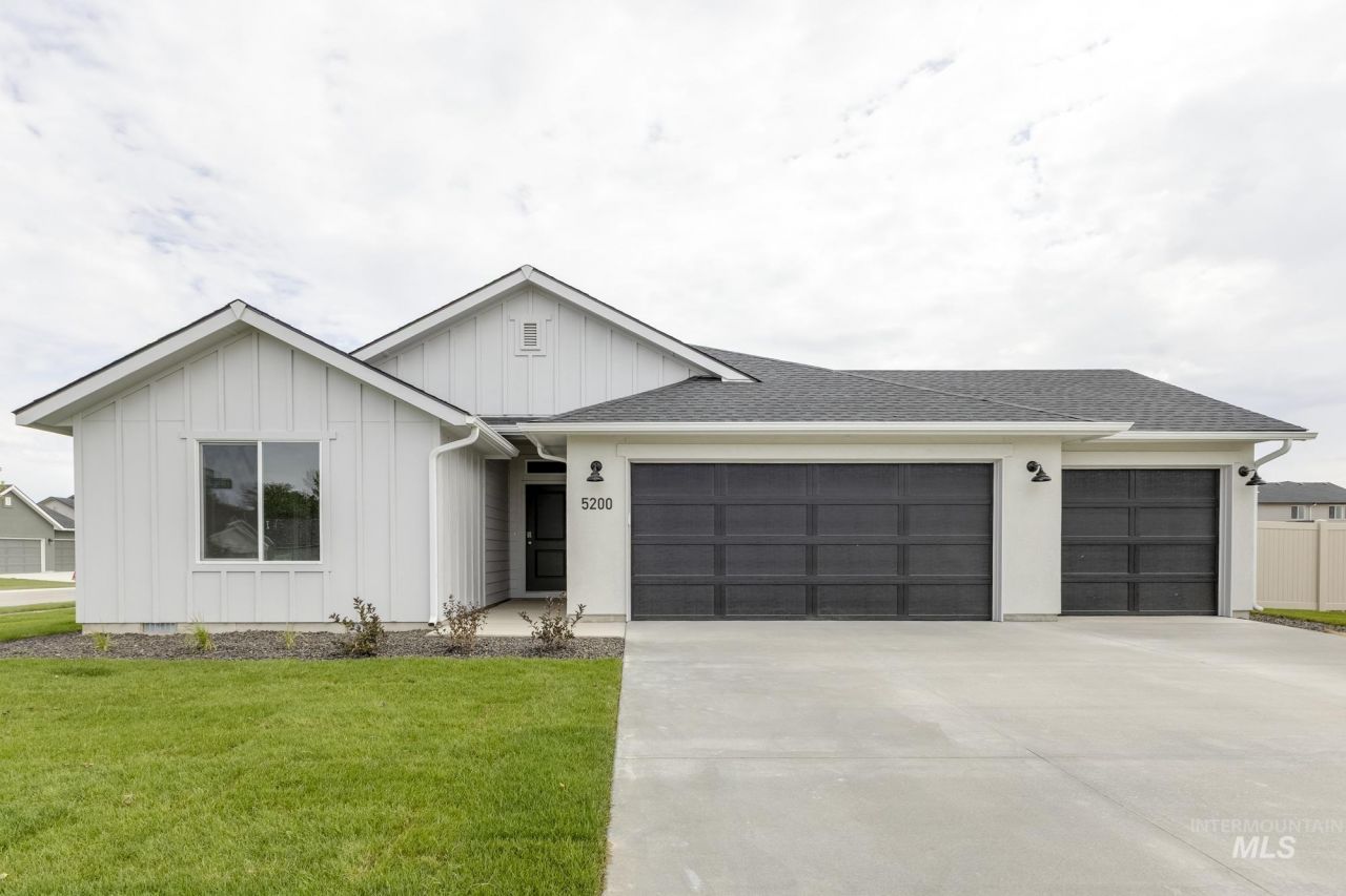 5200 S Big Jacks Creek Ave, Nampa, ID 83686 Main Photo