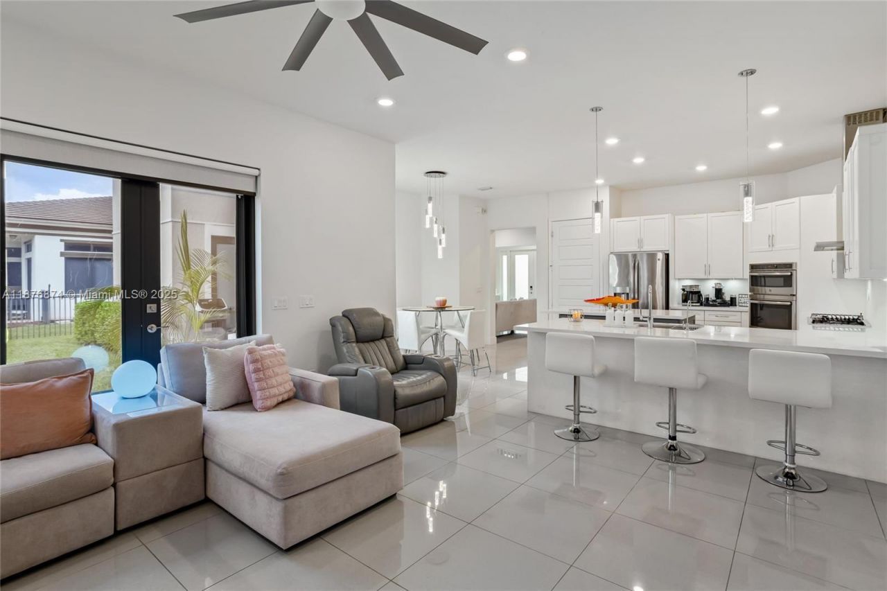 10470 S Lago Vista Cir, Parkland, FL 33076 Photo