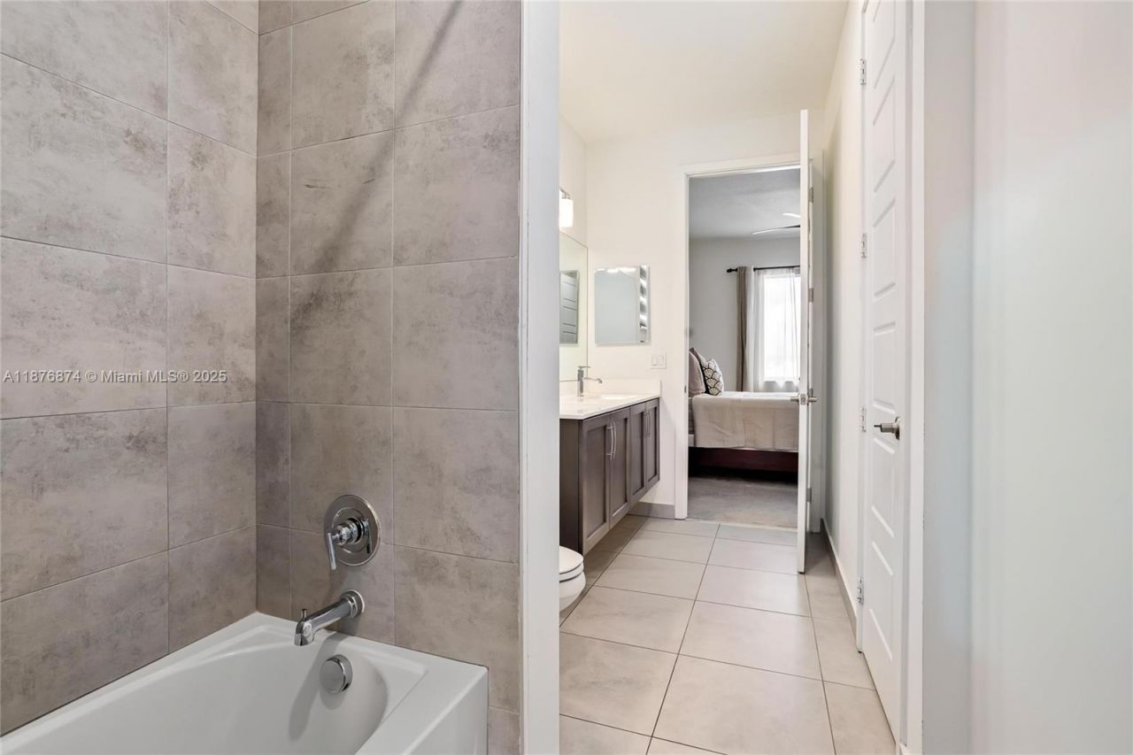 10470 S Lago Vista Cir, Parkland, FL 33076 Photo