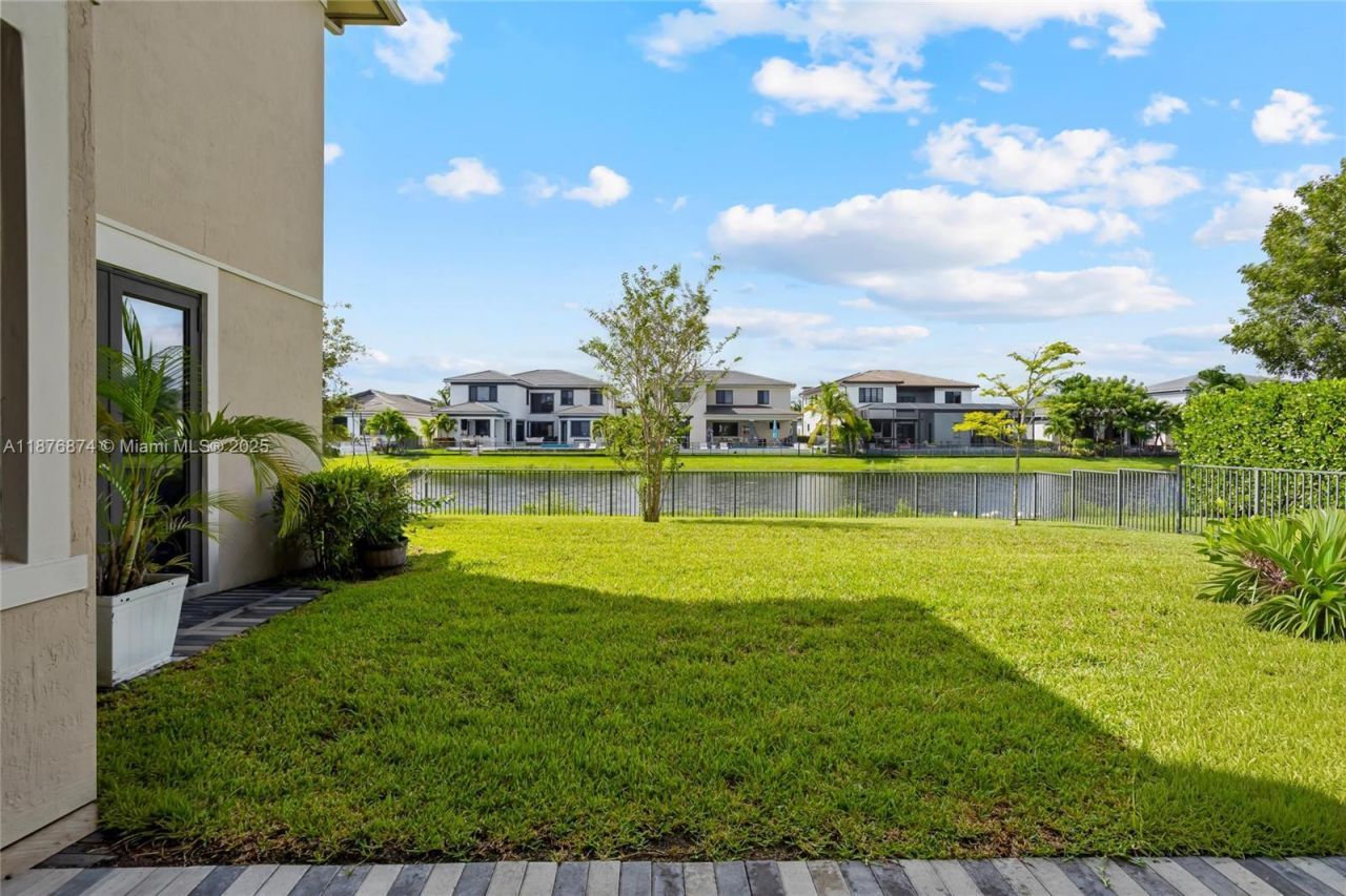 10470 S Lago Vista Cir, Parkland, FL 33076 Photo