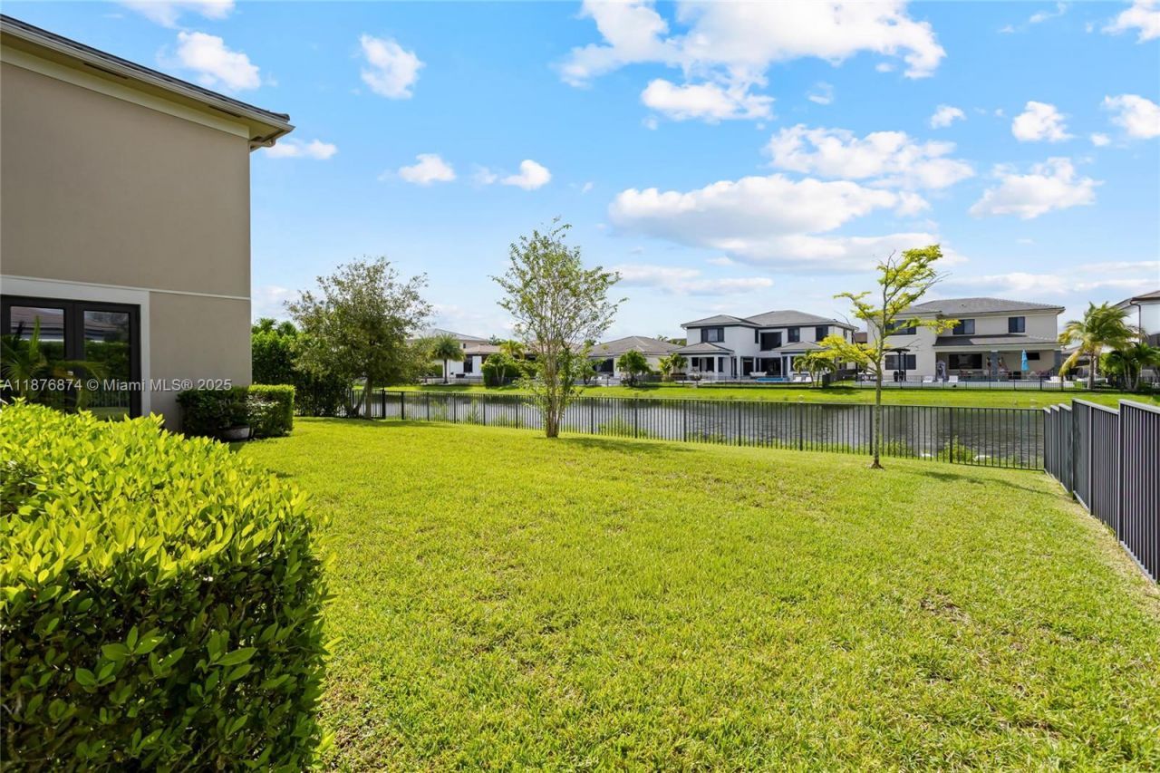 10470 S Lago Vista Cir, Parkland, FL 33076 Photo