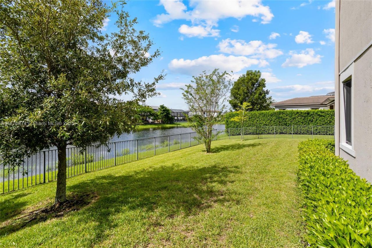 10470 S Lago Vista Cir, Parkland, FL 33076 Photo