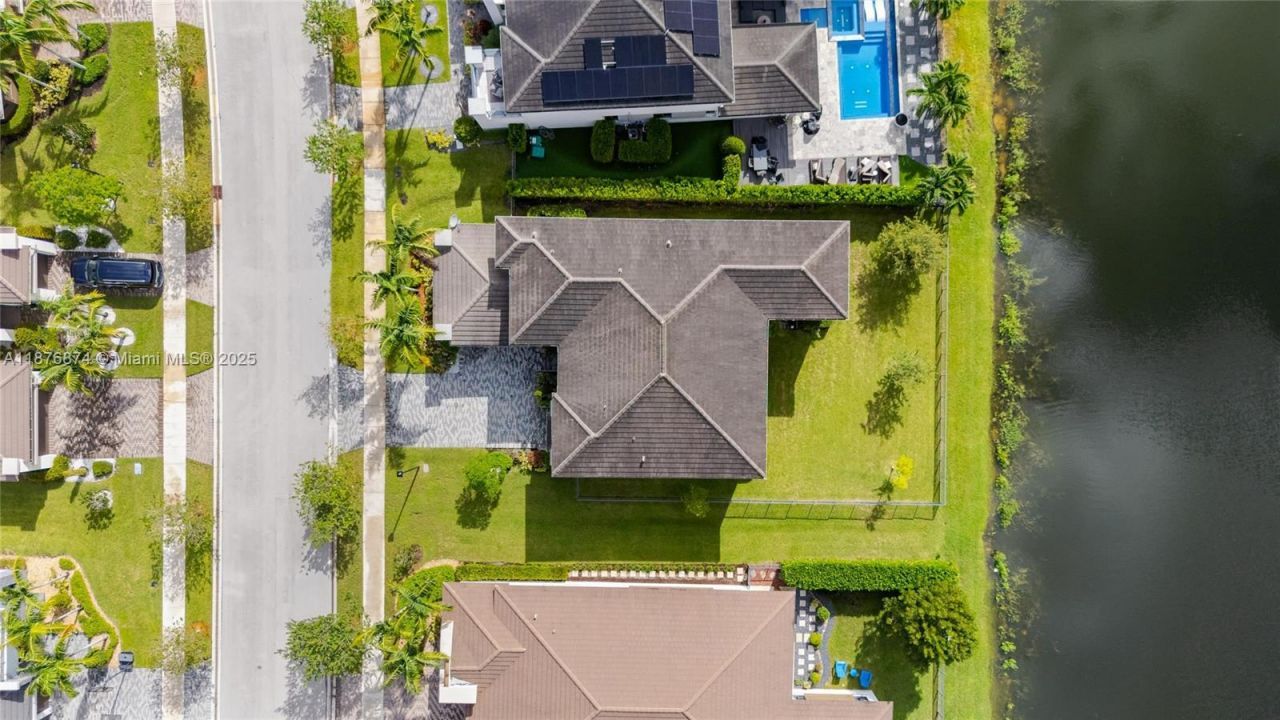 10470 S Lago Vista Cir, Parkland, FL 33076 Photo