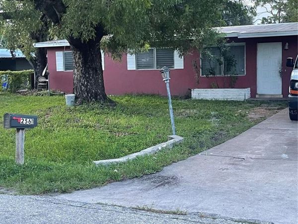 2561 PARKWAY STREET, FORT MYERS, FL 33901