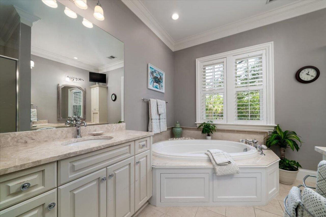 861 Dunham Street Photo 23