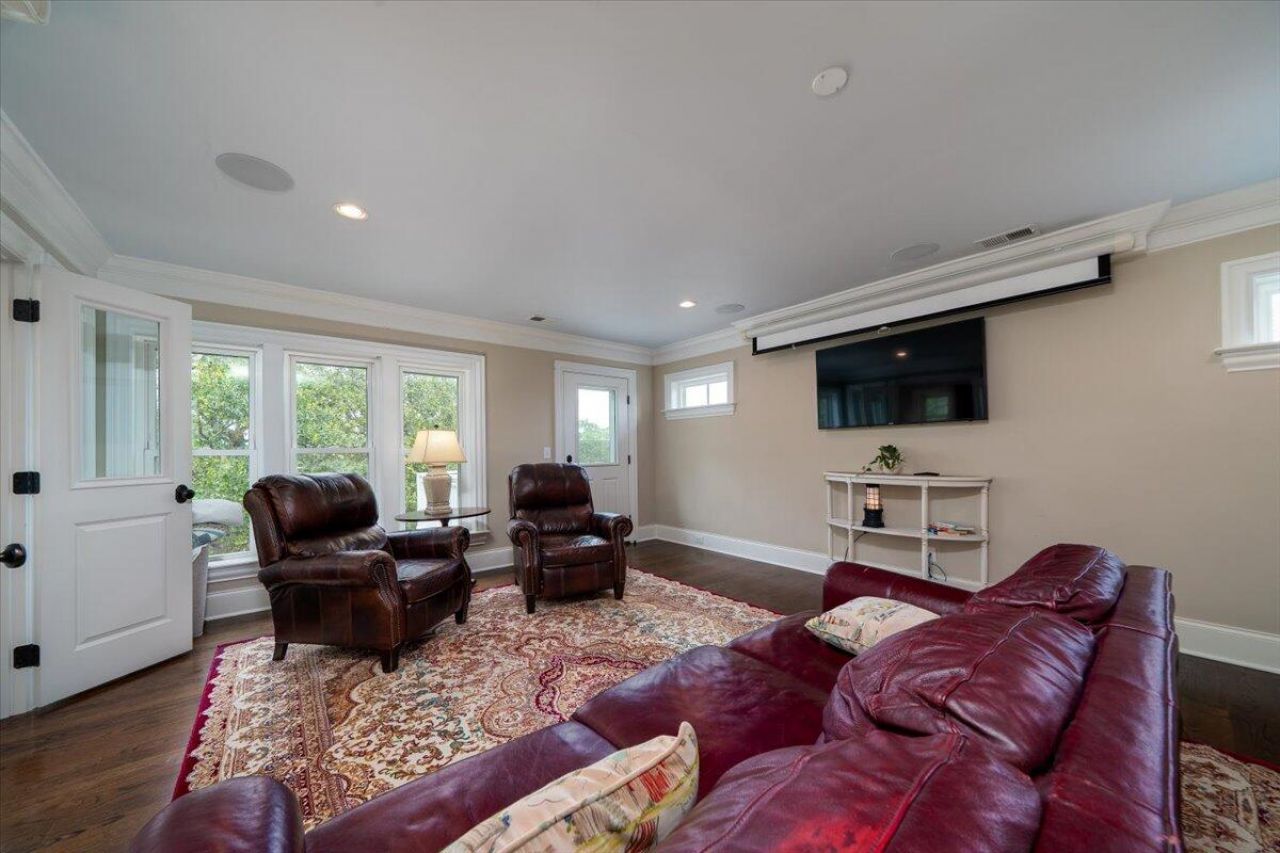 861 Dunham Street Photo 31