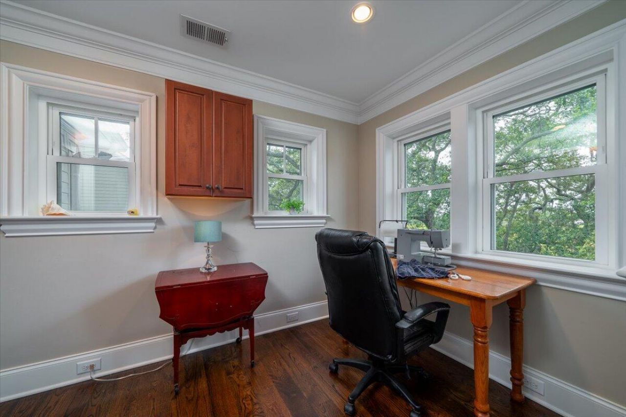 861 Dunham Street Photo 32